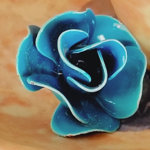 Vintage Enamel Royal & Turquoise Blue Floral Flower Clip on Earrings - Picture 3 of 7